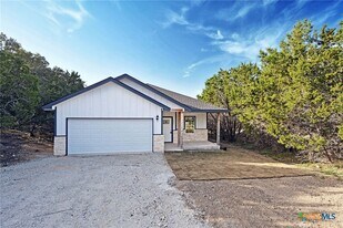 1234 Clearcreek Dr in Canyon Lake, TX - Building Photo