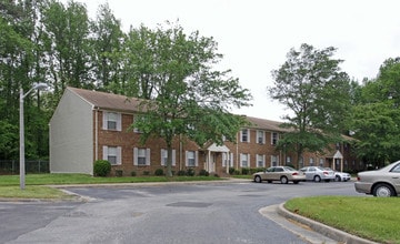 Amhurst III Apartments in Virginia Beach, VA - Foto de edificio - Building Photo