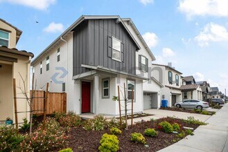 3375 Tibidabo St in Manteca, CA - Foto de edificio - Building Photo