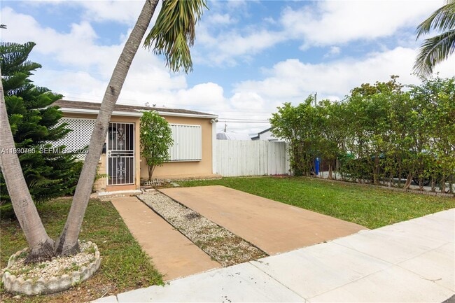 3165 SW 27th Ln in Miami, FL - Building Photo - Building Photo