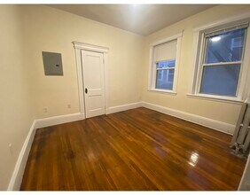 327 Huntington Ave-Unit -11 in Boston, MA - Building Photo - Building Photo