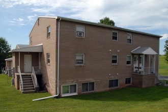 53-99 Rebecca Dr in Duncannon, PA - Foto de edificio - Building Photo