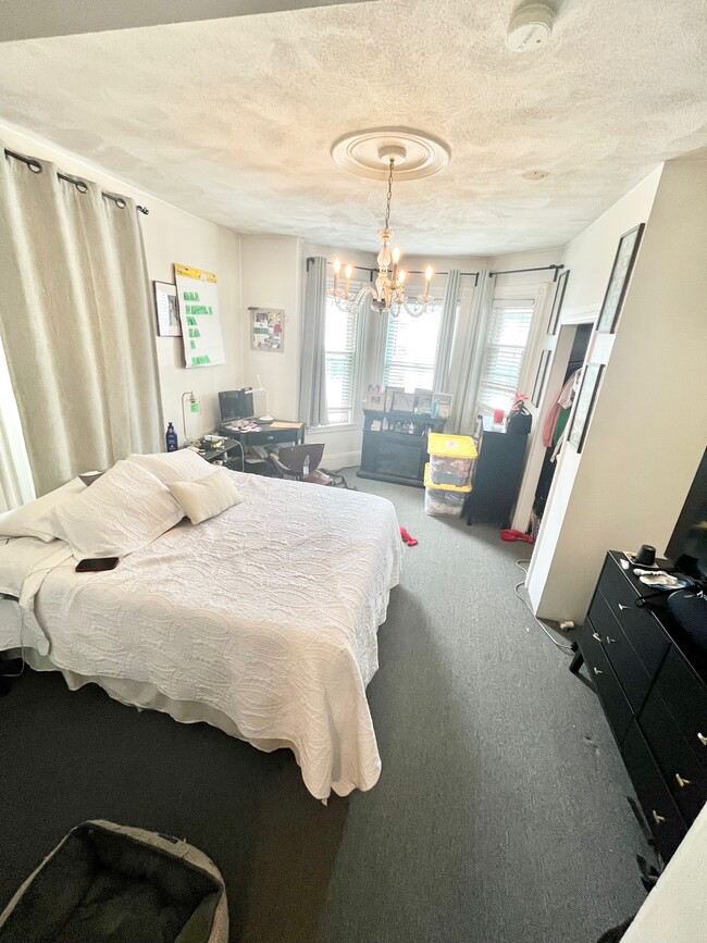 42 Hillside St, Unit 1