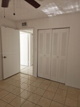 19055 NW 62nd Ave in Hialeah, FL - Foto de edificio - Building Photo