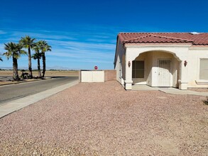 2469 Palo Verde Dr in Mohave Valley, AZ - Foto de edificio - Building Photo