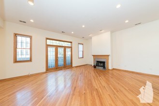 2539 N Southport Ave in Chicago, IL - Building Photo - Building Photo