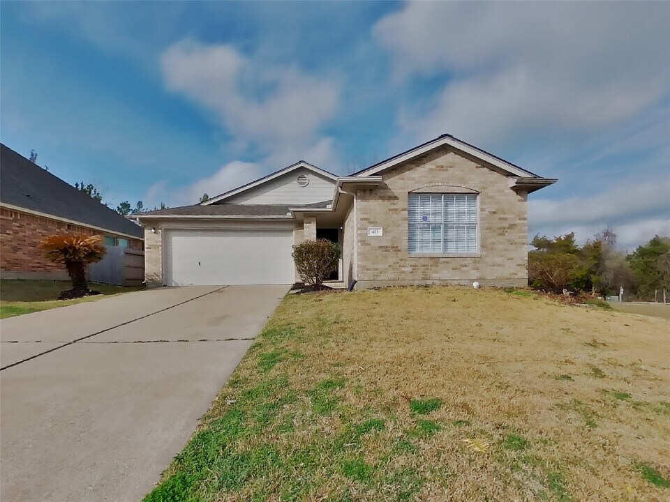 423 Lazy Ln in Montgomery, TX - Building Photo