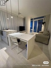 1 Bloor St E in Toronto, ON - Building Photo - Building Photo