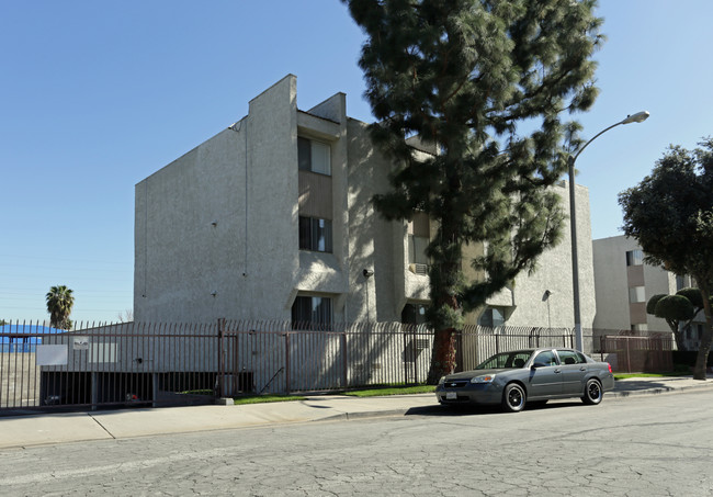 Birchcrest Apartments in Downey, CA - Building Photo - Building Photo