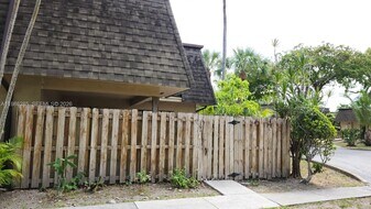 14293 SW 94th Cir Ln in Miami, FL - Building Photo