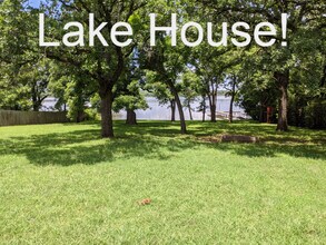 7472 Love Cir in Fort Worth, TX - Building Photo - Building Photo