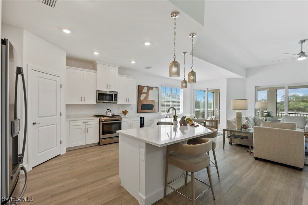 16889 Fairgrove Way in Naples, FL - Building Photo
