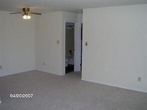 2045-2055 Meadow Ln in Schererville, IN - Foto de edificio - Interior Photo