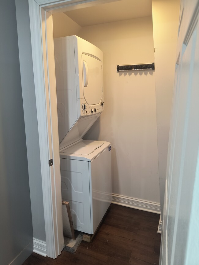 1626 S Washtenaw Ave, Unit 2nd floor