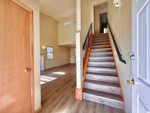 1350 Lahti Dr in Bellingham, WA - Building Photo - Building Photo