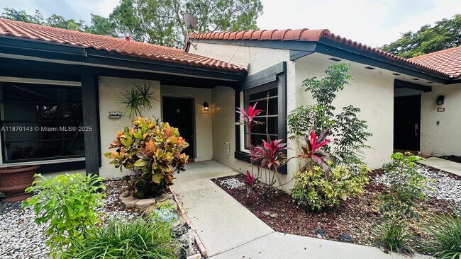 15210 SW 48th Terrace in Miami, FL - Building Photo - Building Photo