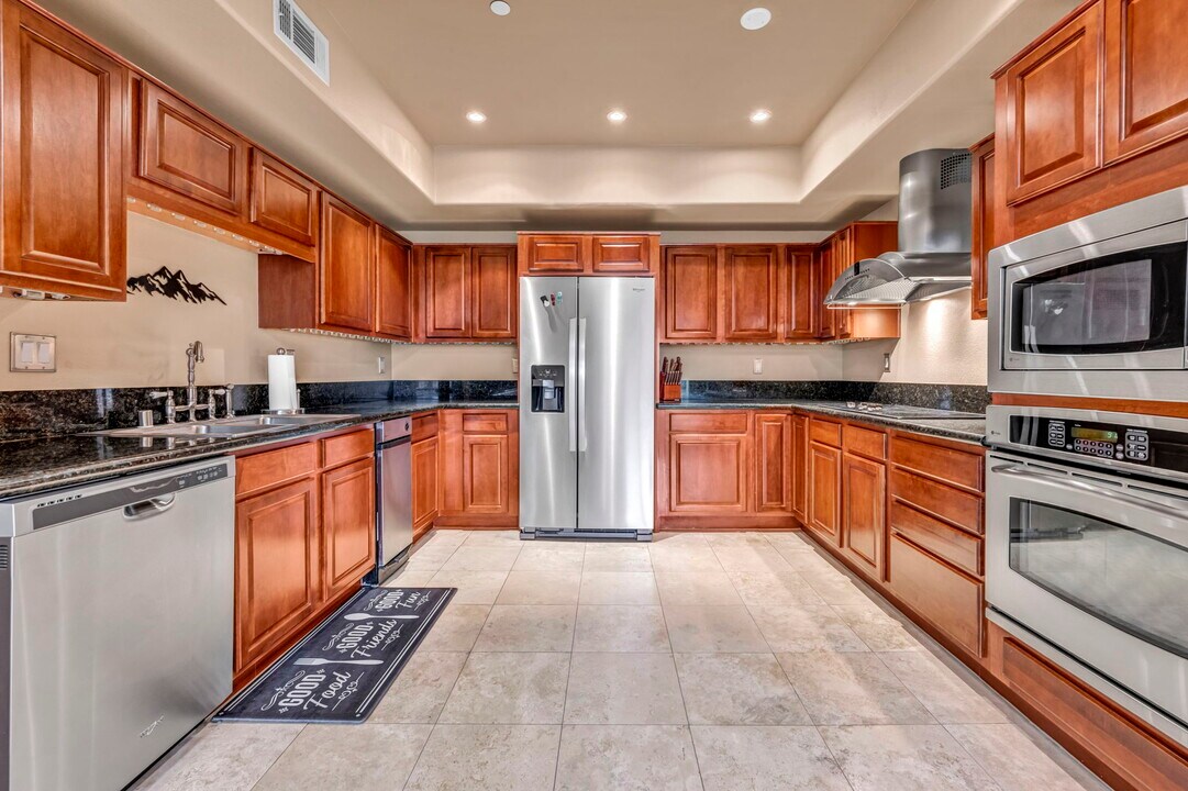 200 W 2nd St, Unit 412 in Reno, NV - Building Photo