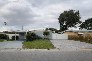 2615 N Beaumont Ave in Kissimmee, FL - Building Photo