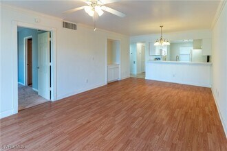 108 Pebble Shores Dr in Naples, FL - Building Photo - Building Photo