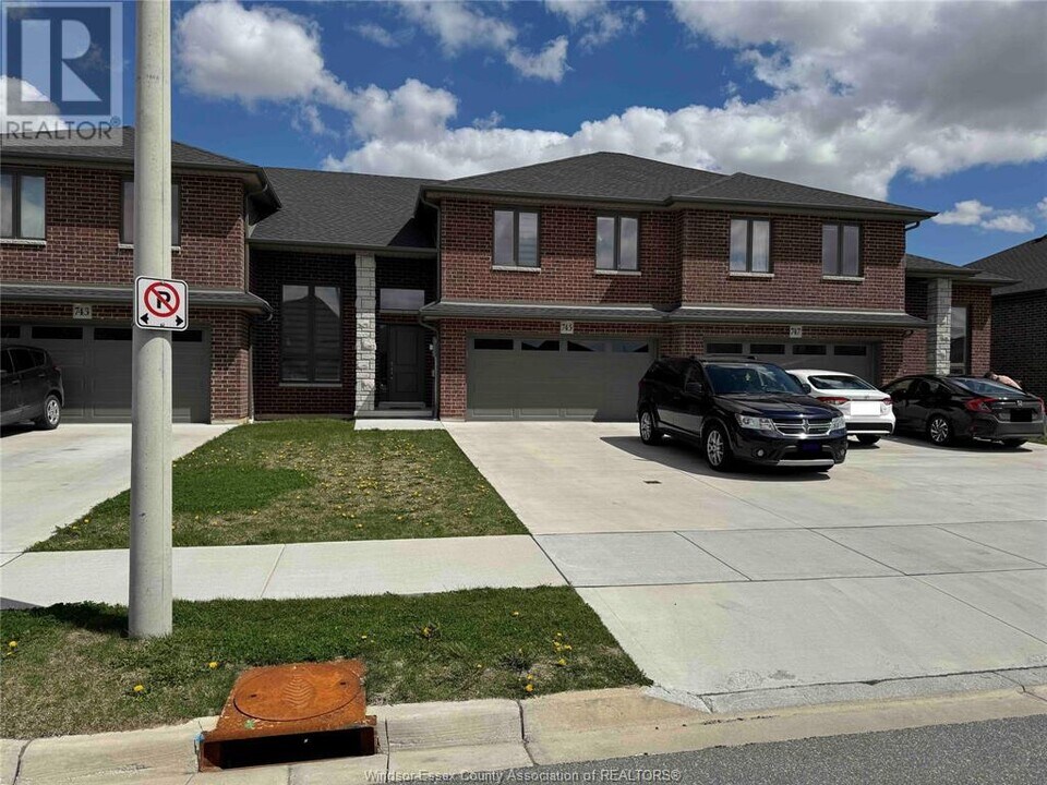 745 Faleria St in Lakeshore, ON - Building Photo