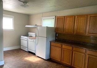830 Bowery St in Iowa City, IA - Building Photo - Building Photo