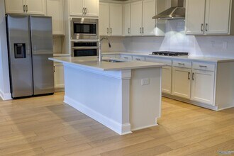 102 Clift Crk Dr in Madison, AL - Foto de edificio - Building Photo