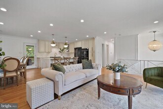 9123 Cherrytree Dr in Alexandria, VA - Building Photo - Building Photo