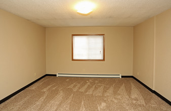 Paradise Apartments in Plover, WI - Building Photo - Interior Photo