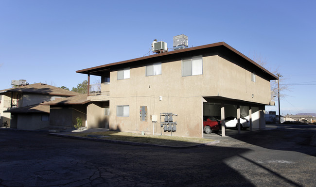 1380 Deseret Ave in Barstow, CA - Foto de edificio - Building Photo