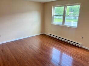 1081 New Haven Rd in Naugatuck, CT - Building Photo - Building Photo