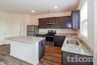 805 Clark Dr in Ferris, TX - Foto de edificio - Building Photo