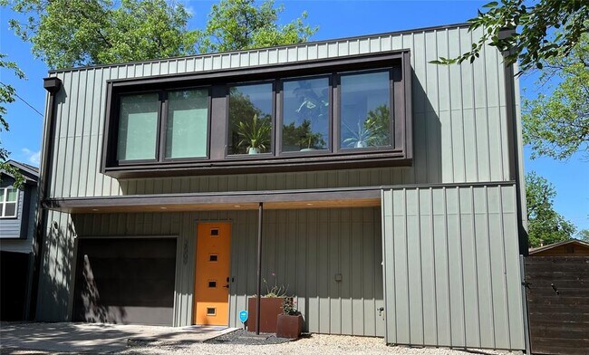 property at 2509 Hidalgo St