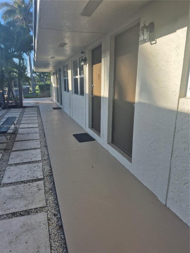 216 SW 9th St in Hallandale Beach, FL - Building Photo - Building Photo