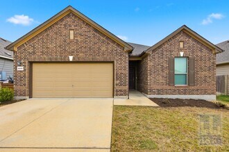 8005 Crystalbrook W in Austin, TX - Building Photo - Building Photo