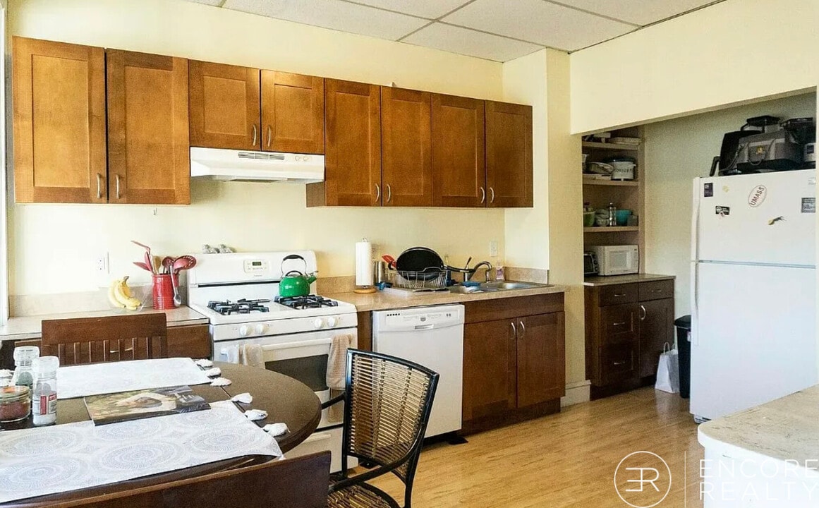 32 Orkney Rd in Boston, MA - Building Photo