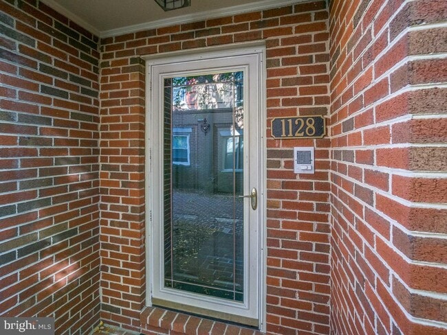 property at 1128 N Taylor St