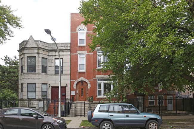 2608 W Evergreen Ave in Chicago, IL - Building Photo - Building Photo