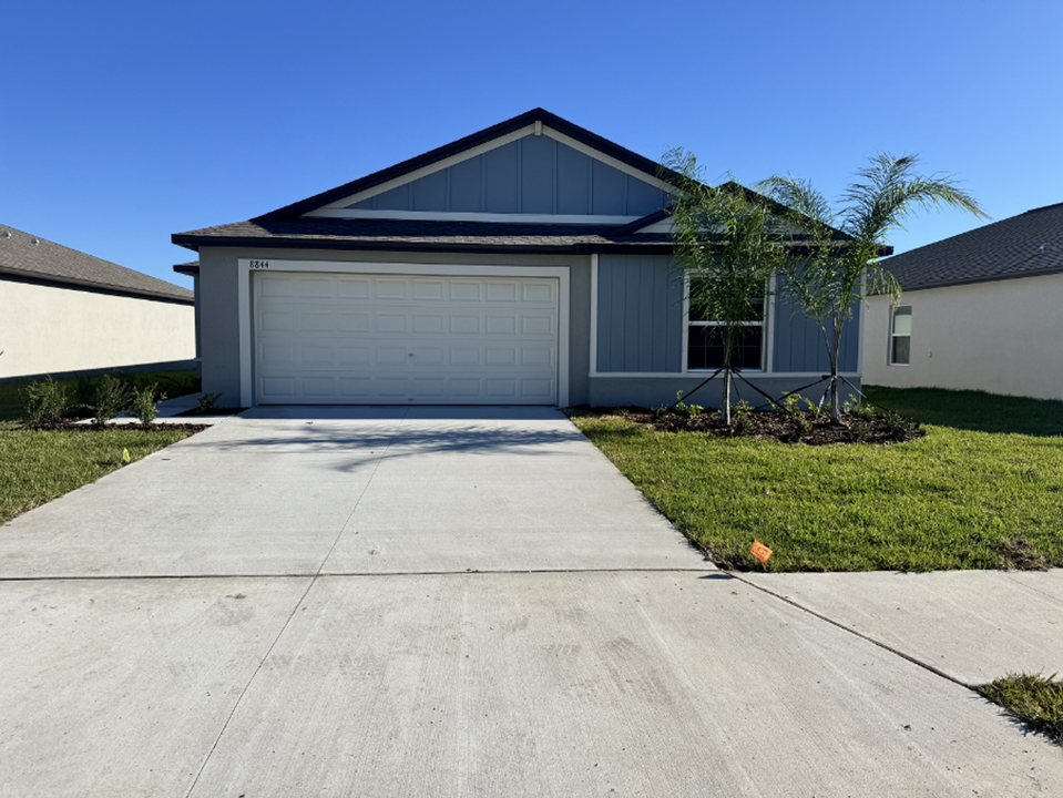 8844 Bay Leaf Dr S in Parrish, FL - Building Photo