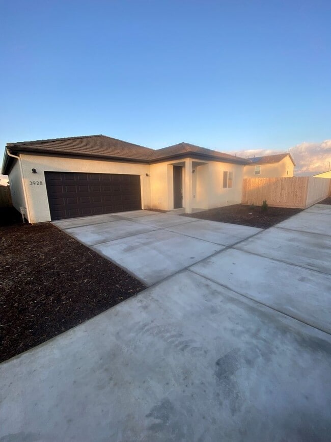 property at 3928-3928 S Burke St