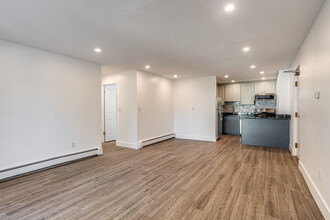 Skyline Terrace Apartments in Quincy, MA - Building Photo - Interior Photo