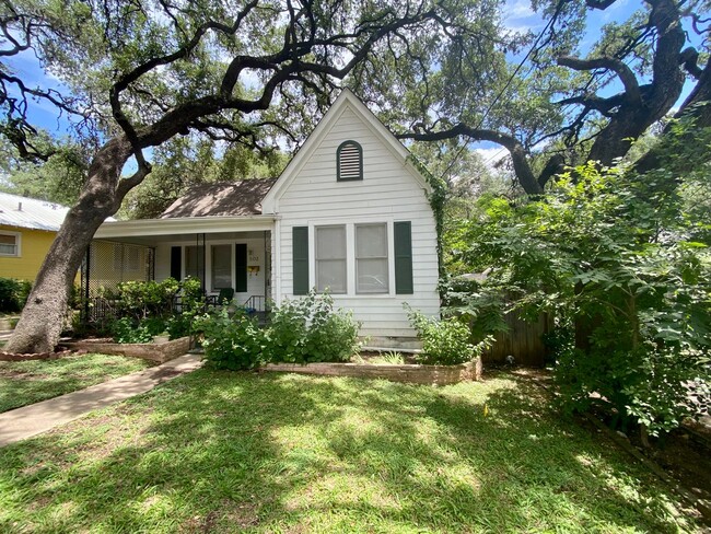 502 Academy Dr in Austin, TX - Building Photo - Building Photo