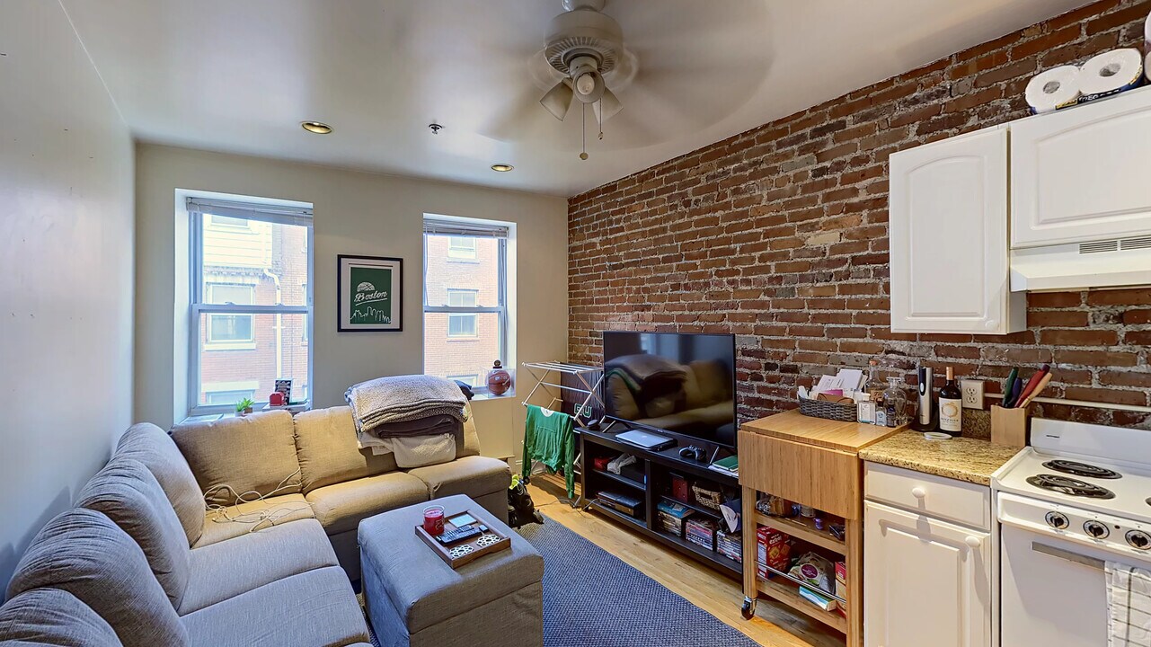 96 Prince St, Unit 10 in Boston, MA - Foto de edificio