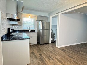 904 Lake Palms Dr in Largo, FL - Building Photo - Building Photo