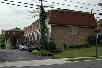 350 E Westfield Ave in Roselle Park, NJ - Foto de edificio - Building Photo