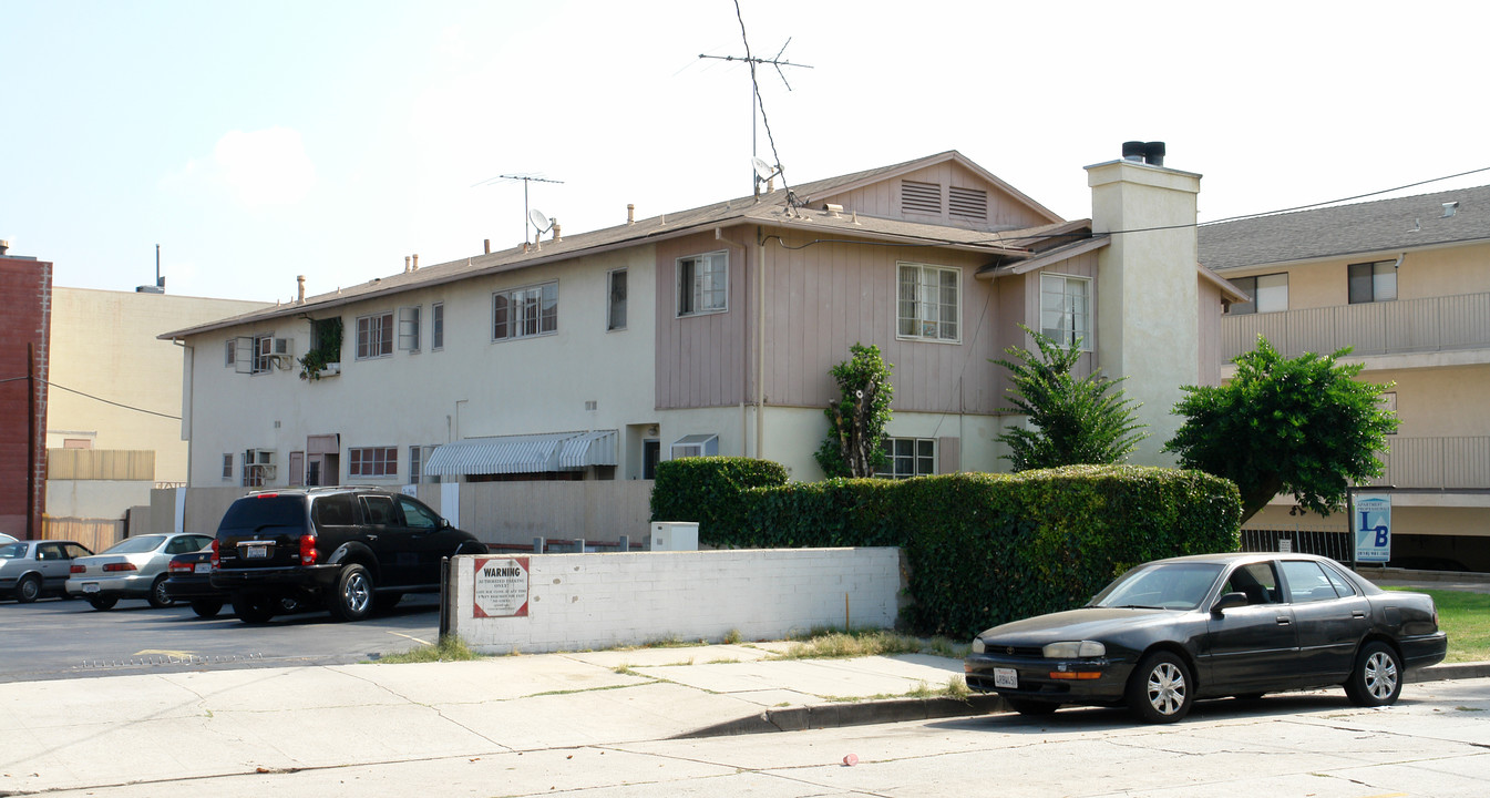 14333 Dickens St in Sherman Oaks, CA - Building Photo