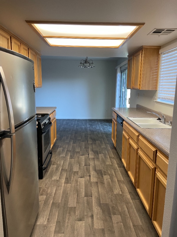 527 Grundy Ave in Shafter, CA - Building Photo - Building Photo