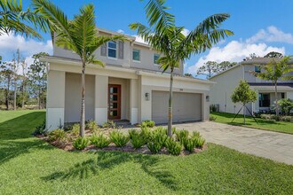 7141 SE Park Dr in Port Salerno, FL - Building Photo - Building Photo