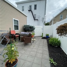 501 Wood St in Bristol, RI - Building Photo - Building Photo