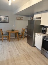 7231 E Chester Heights Cir in Anchorage, AK - Foto de edificio - Building Photo