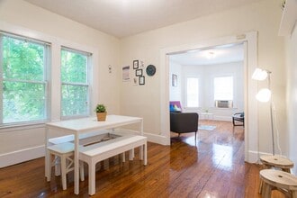 139 Brook St, Unit 2 in Brookline, MA - Building Photo - Building Photo